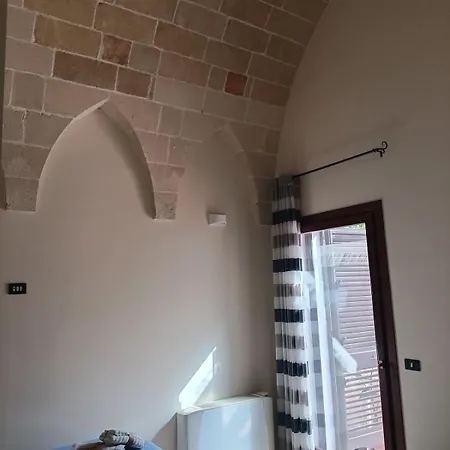 Casa Al Centro Tre Stanze Tre Bagni Giardino E Volte דירה Arnesano