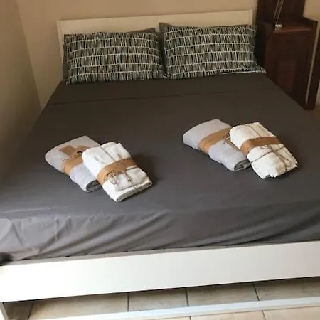 Casa Al Centro Tre Stanze Tre Bagni Giardino E Volte