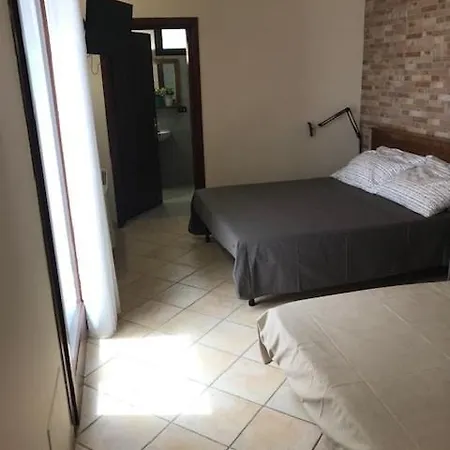 Casa Al Centro Tre Stanze Tre Bagni Giardino E Volte Arnesano