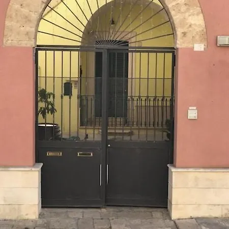 Casa Al Centro Tre Stanze Tre Bagni Giardino E Volte * Arnesano