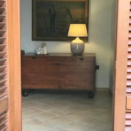Casa Al Centro Tre Stanze Tre Bagni Giardino E Volte דירה *