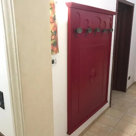 Casa Al Centro Tre Stanze Tre Bagni Giardino E Volte דירה