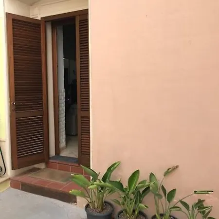 Casa Al Centro Tre Stanze Tre Bagni Giardino E Volte *