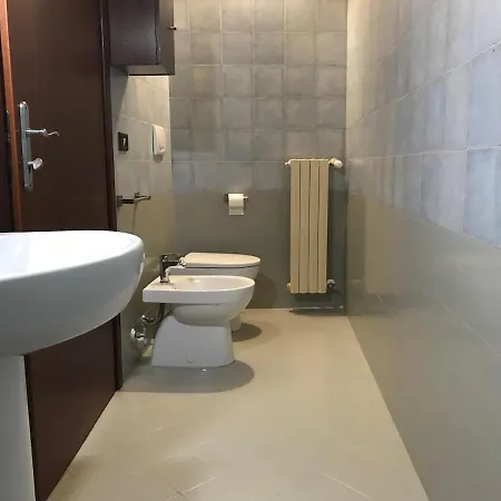 Casa Al Centro Tre Stanze Tre Bagni Giardino E Volte