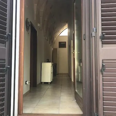 Casa Al Centro Tre Stanze Tre Bagni Giardino E Volte Arnesano