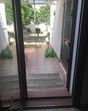 Casa Al Centro Tre Stanze Tre Bagni Giardino E Volte